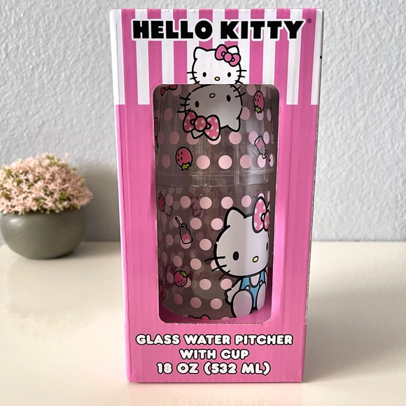 Hello Kitty Cup and small pitcher - Picture 2 of 5